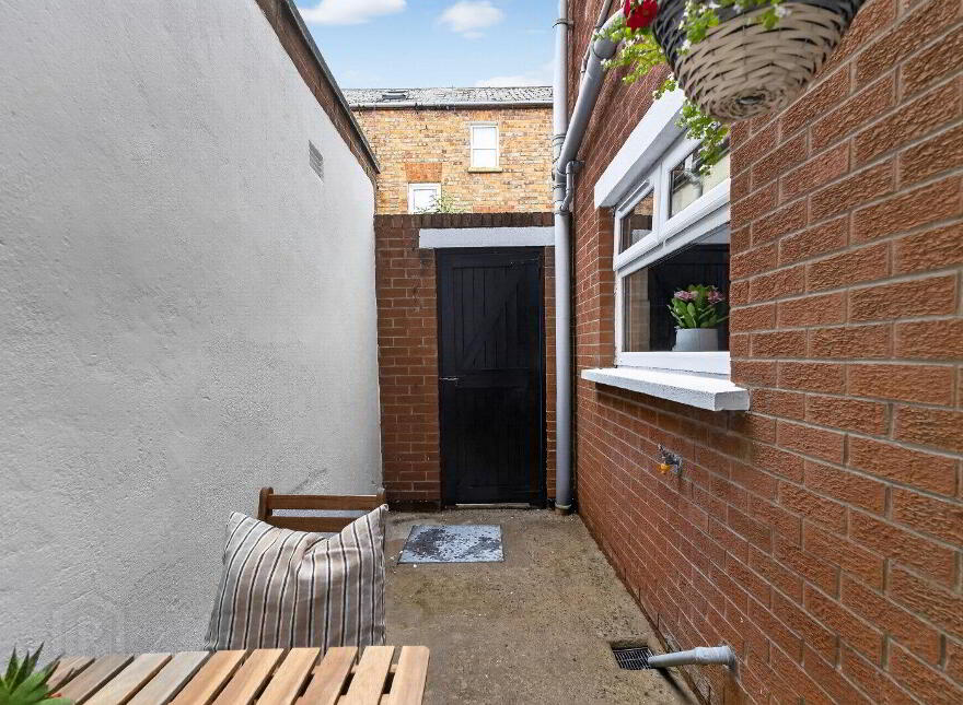 30 Lichfield Avenue, Belfast, BT5 5JQ