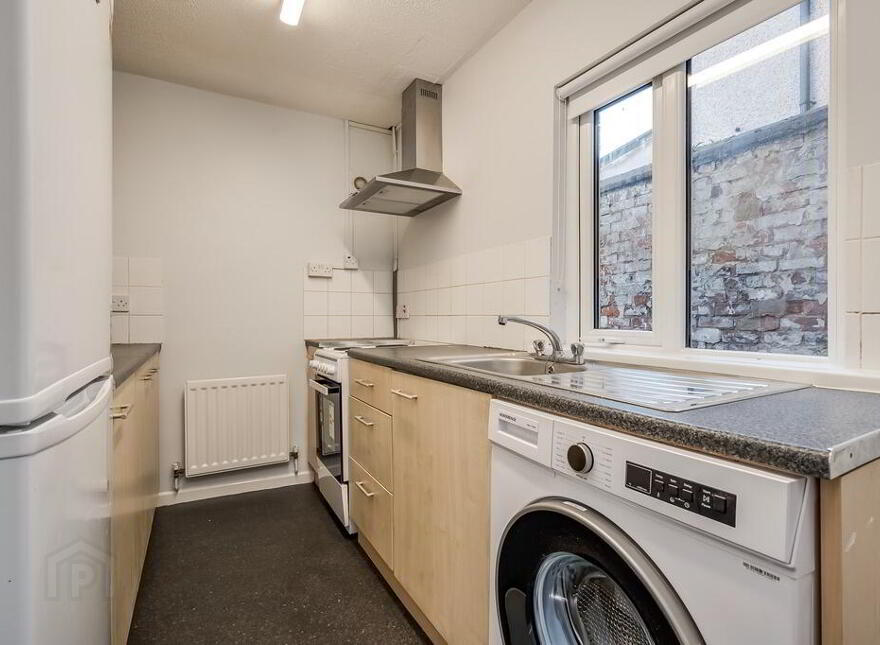 23 Lisburn Avenue, Belfast, BT9 7FX