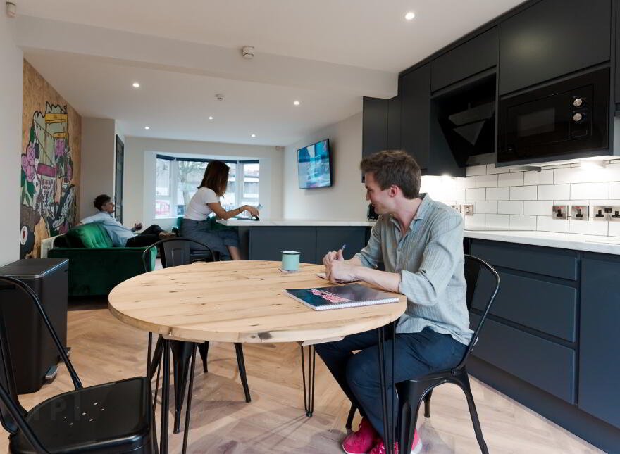 Room 3 Great Northern Street, Belfast, BT9 7FL