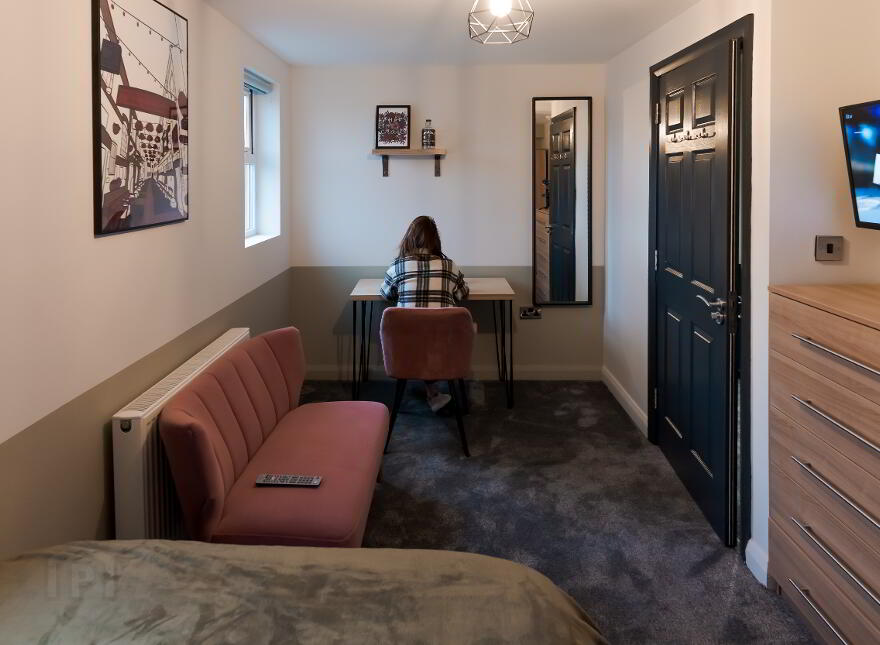 Room 3 Great Northern Street, Belfast, BT9 7FL