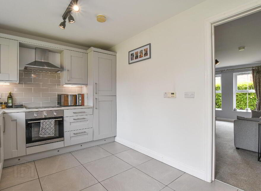 162 Broadway, Belfast, BT12 6HY