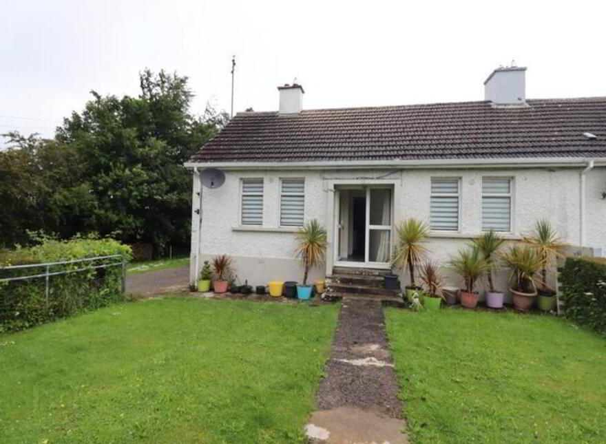 Moate, Oldcastle, A82N280