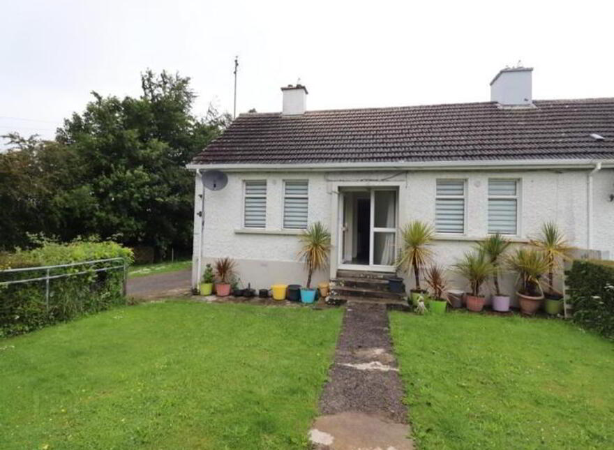 Moate, Oldcastle, A82N280