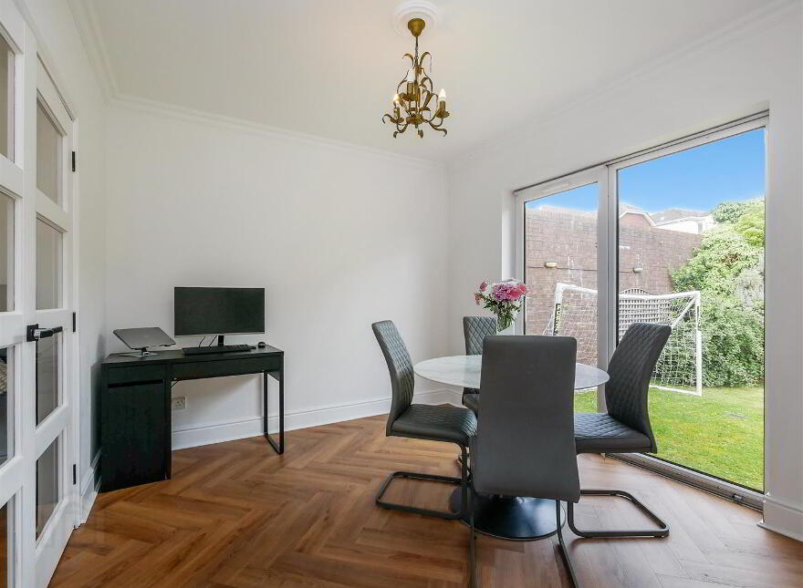 21 Manse Park, Carryduff, Belfast, BT8 8RX