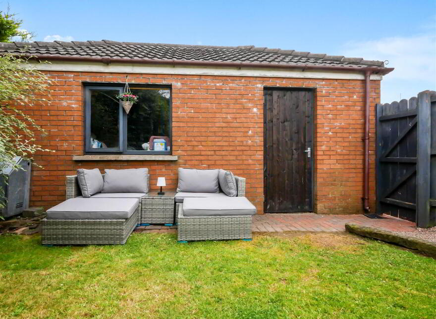 21 Manse Park, Carryduff, Belfast, BT8 8RX