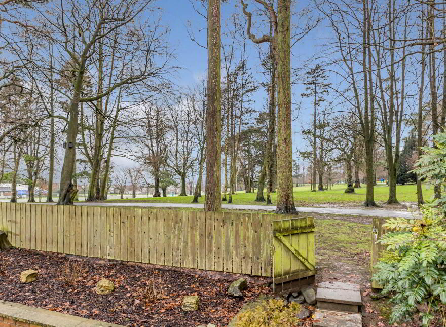 8 Elmwood Park, Lisburn, BT27 4AX