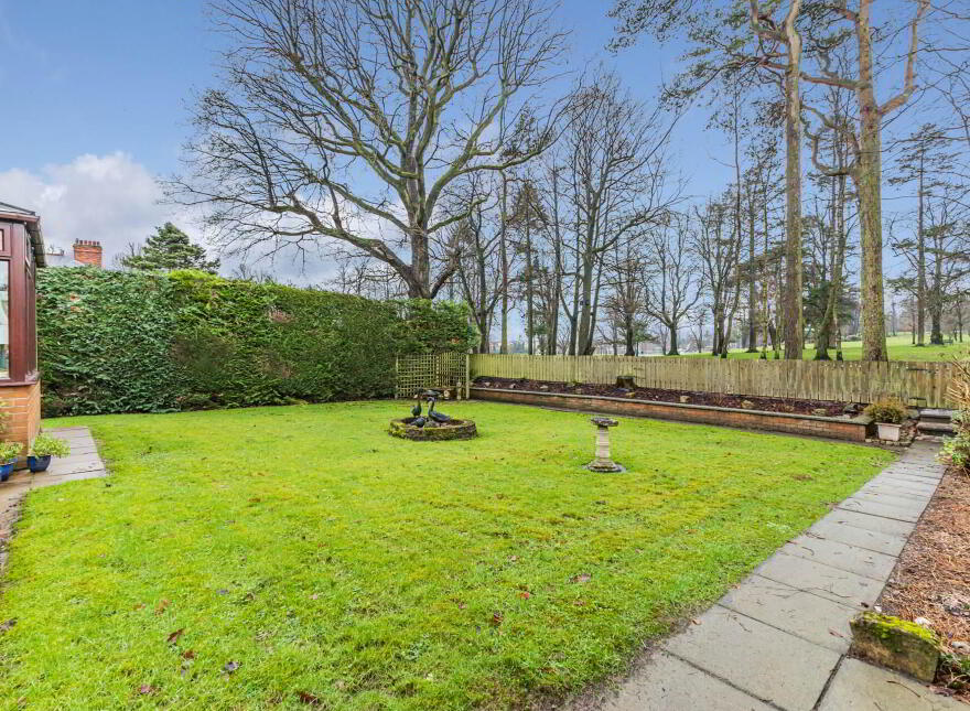 8 Elmwood Park, Lisburn, BT27 4AX