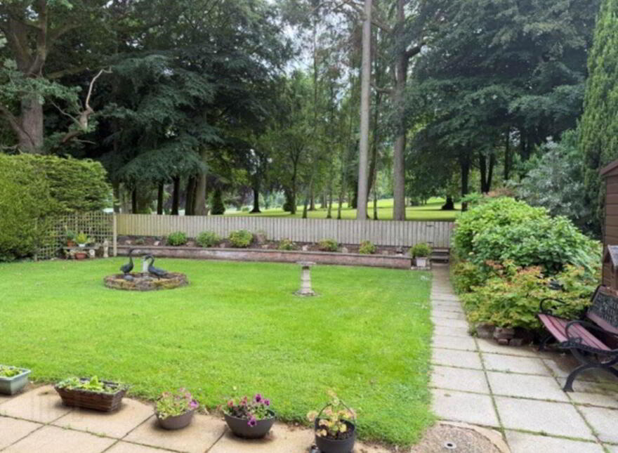 8 Elmwood Park, Lisburn, BT27 4AX