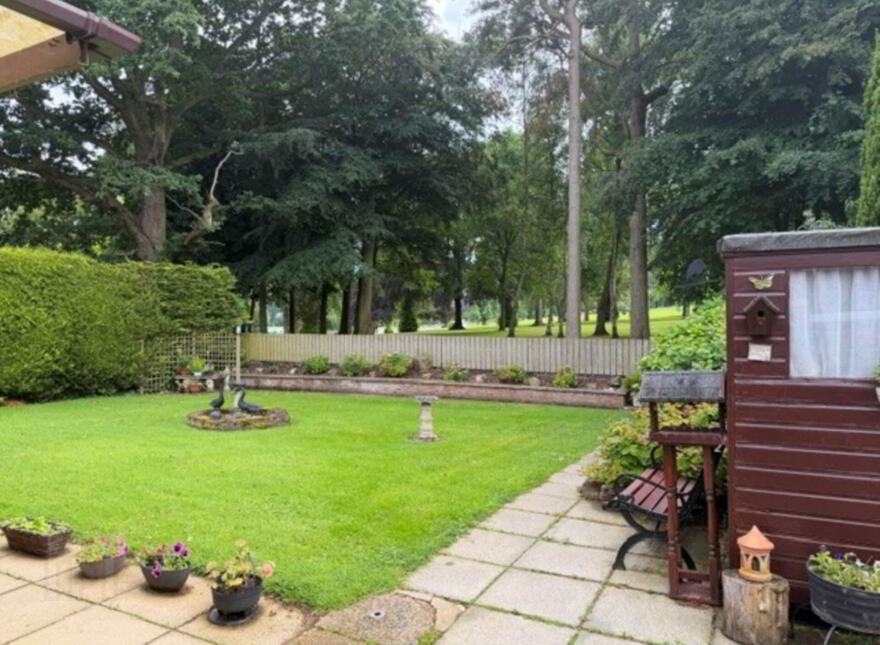 8 Elmwood Park, Lisburn, BT27 4AX