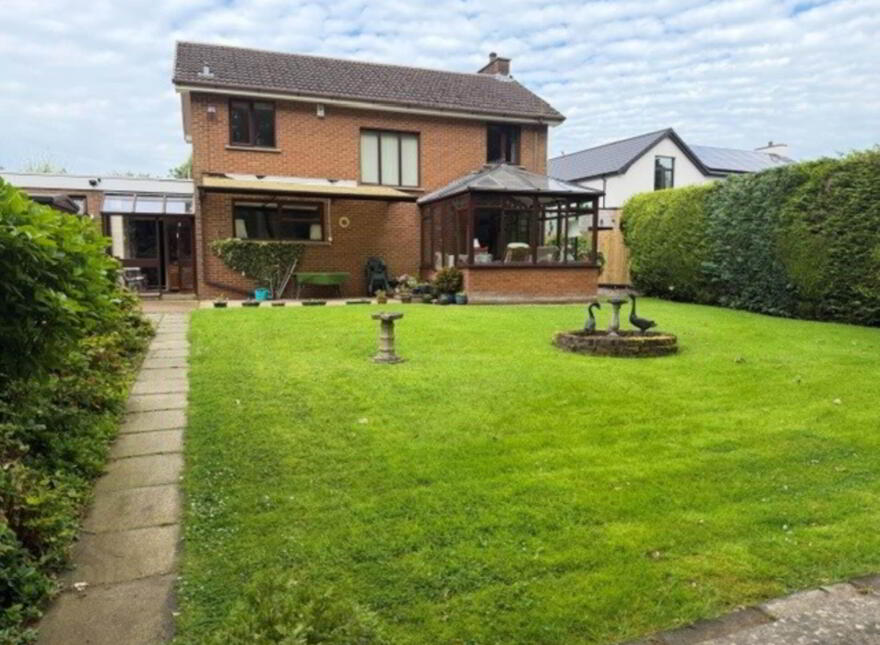 8 Elmwood Park, Lisburn, BT27 4AX