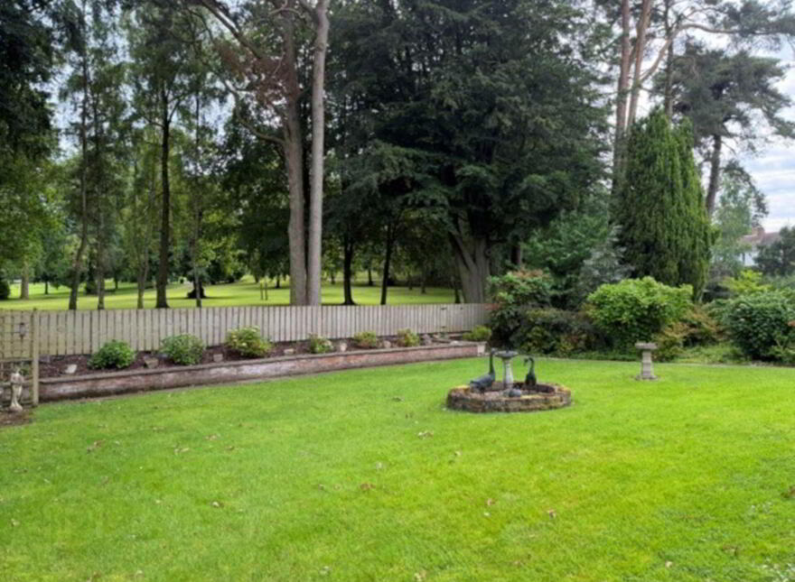 8 Elmwood Park, Lisburn, BT27 4AX