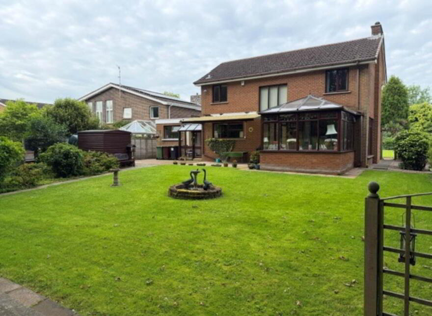 8 Elmwood Park, Lisburn, BT27 4AX