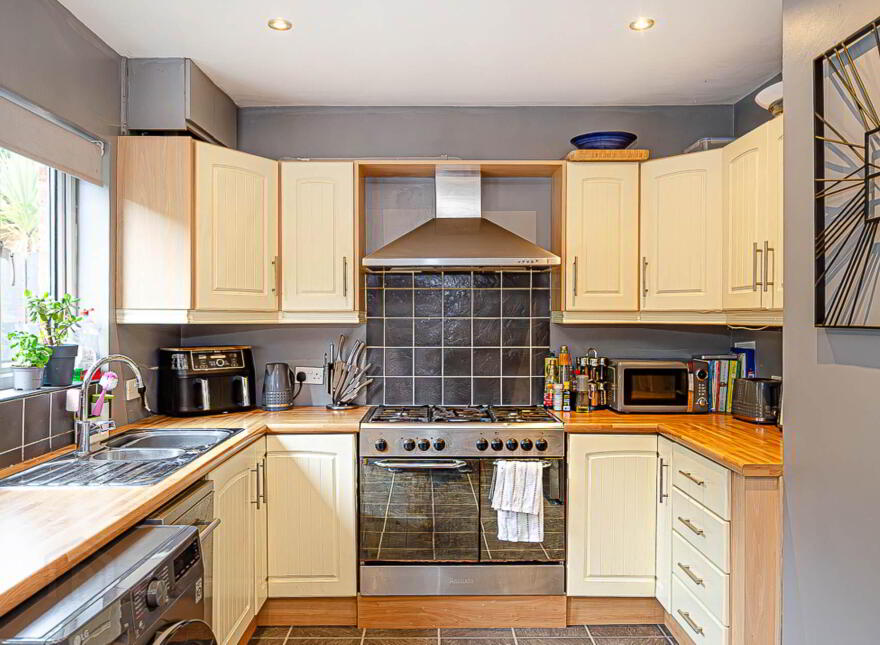 72 Upper Knockbreda Road, Belfast, BT6 9RN