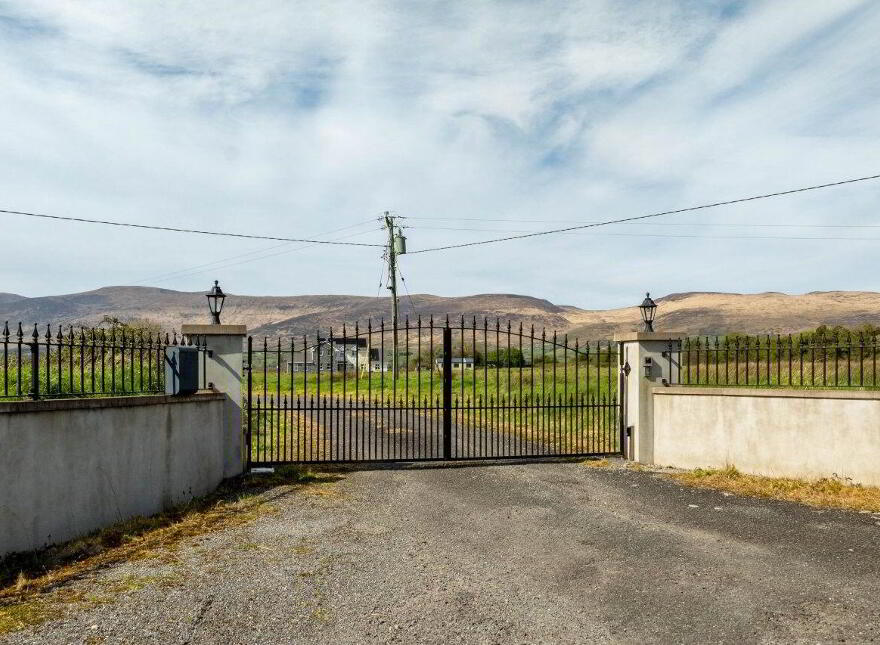 Ardcanaught White Gate Cross Roads, White Gate Cross Roads, V93K306