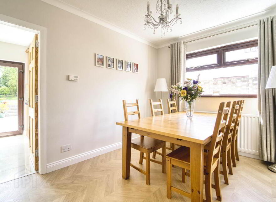 39 Woodland Park, Lisburn, BT28 1LQ