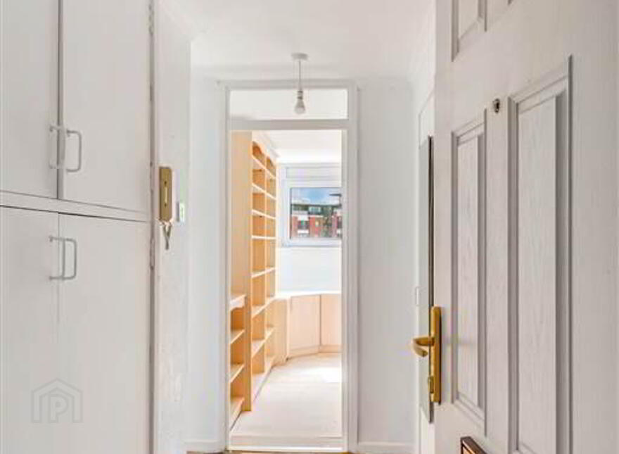 8c Parkdale House, Dunmurry, Belfast, BT17 9DA