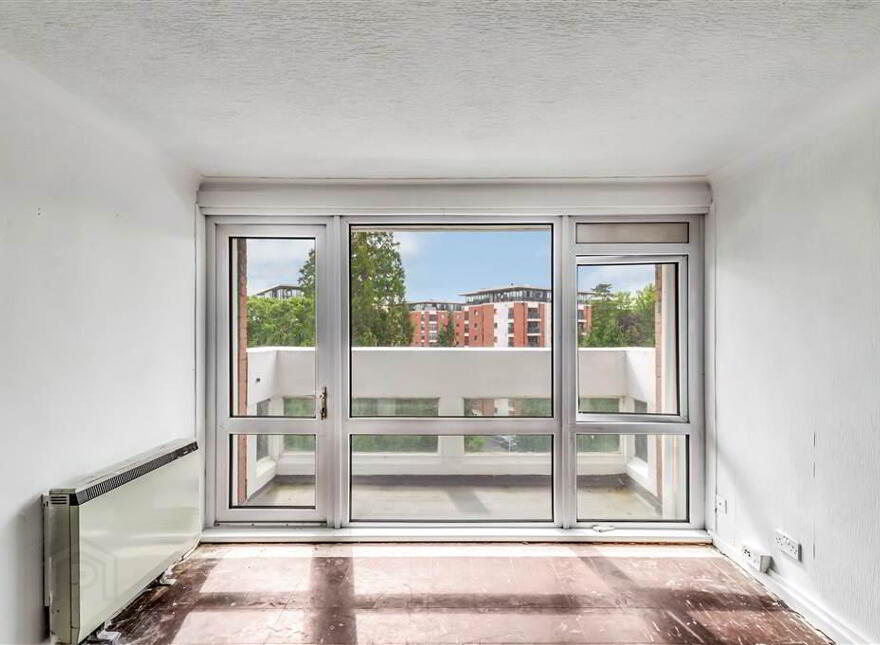 8c Parkdale House, Dunmurry, Belfast, BT17 9DA