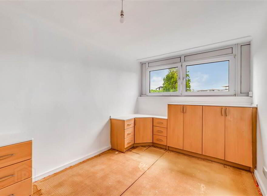 8c Parkdale House, Dunmurry, Belfast, BT17 9DA