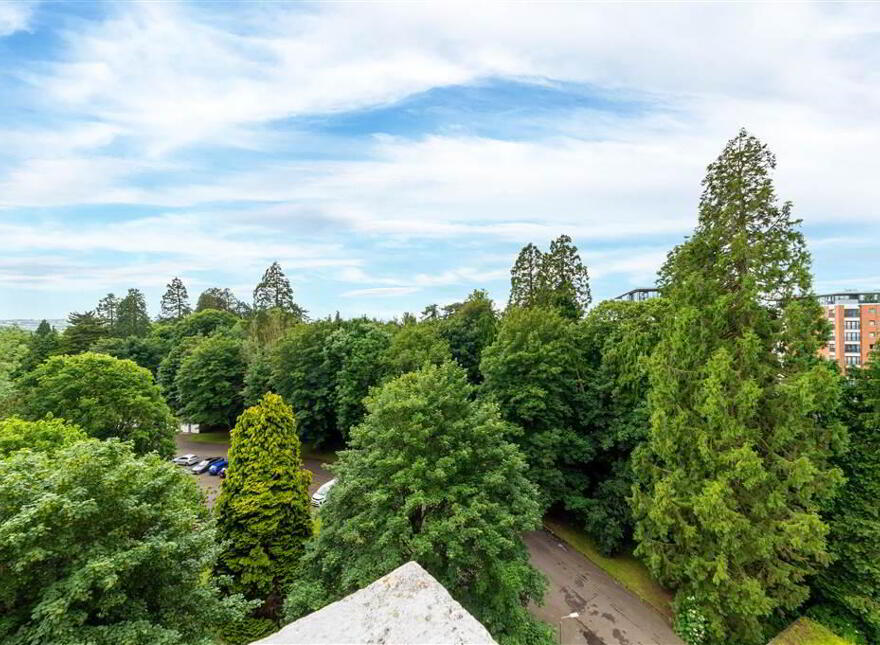 8c Parkdale House, Dunmurry, Belfast, BT17 9DA