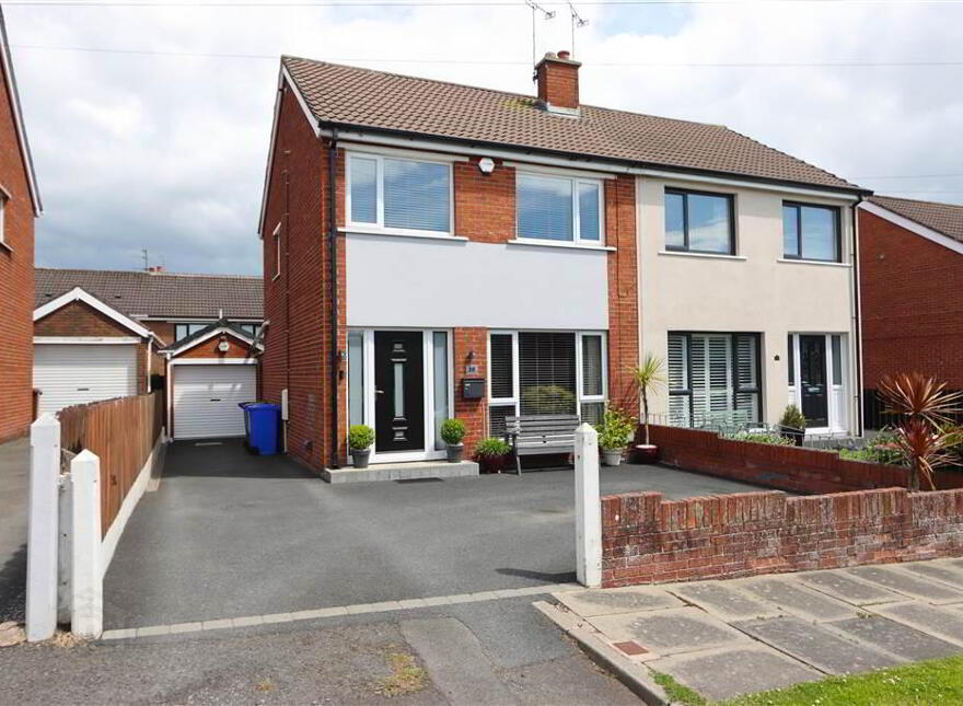 10 Castlelodge Avenue, Comber, BT23 5DN