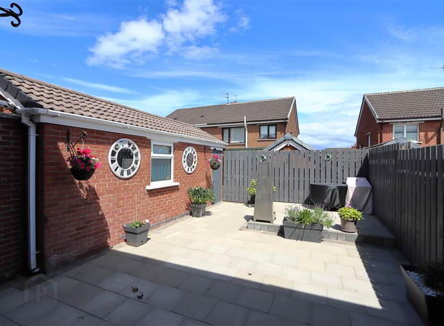 10 Castlelodge Avenue, Comber, BT23 5DN