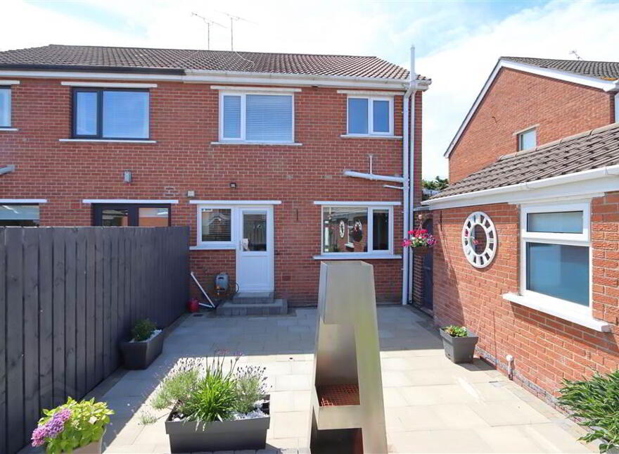 10 Castlelodge Avenue, Comber, BT23 5DN