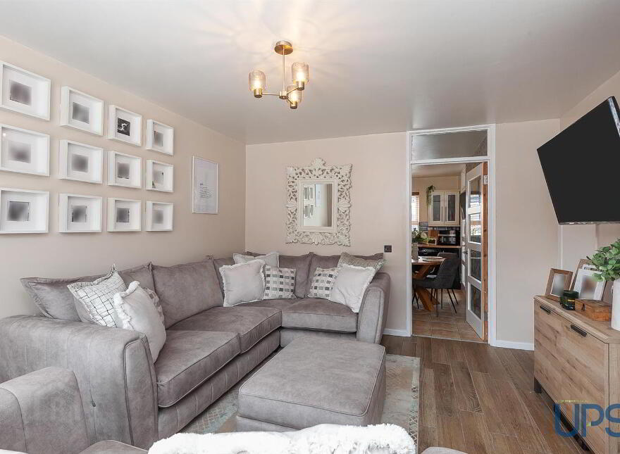 58 Beechmount Pass, Falls Road, Belfast, BT12 7NW