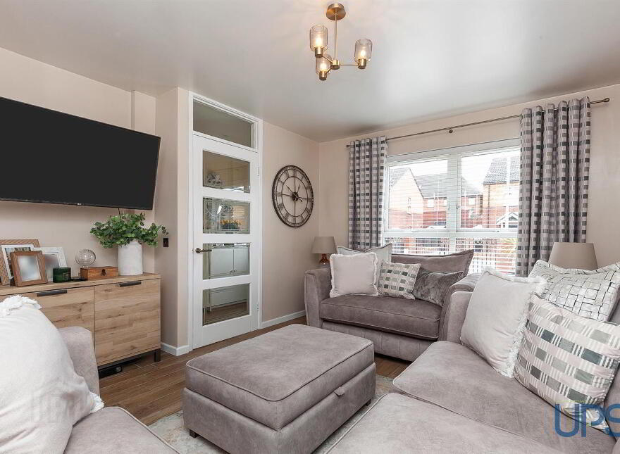 58 Beechmount Pass, Falls Road, Belfast, BT12 7NW