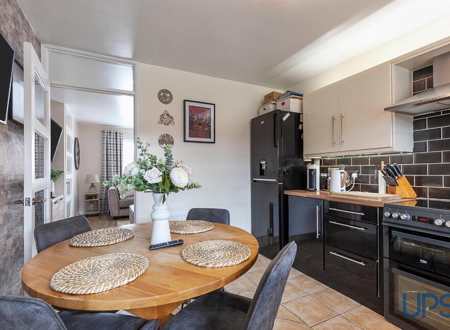 58 Beechmount Pass, Falls Road, Belfast, BT12 7NW