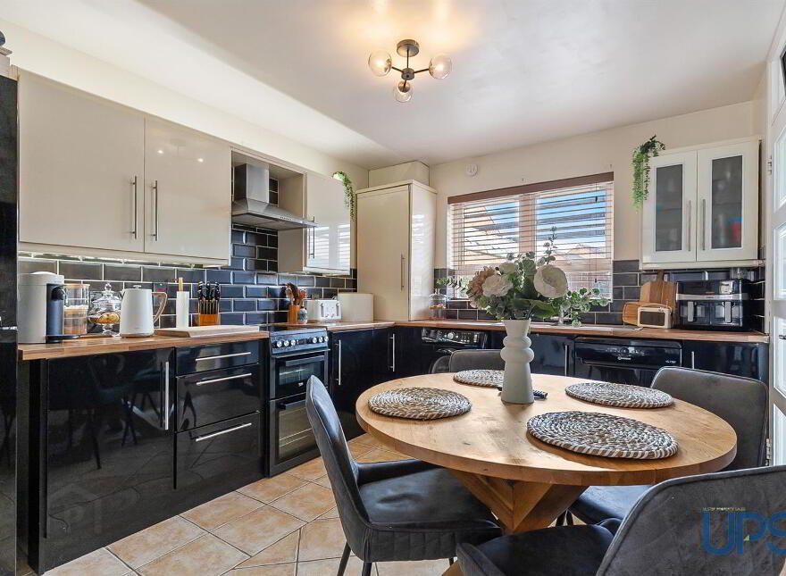 58 Beechmount Pass, Falls Road, Belfast, BT12 7NW