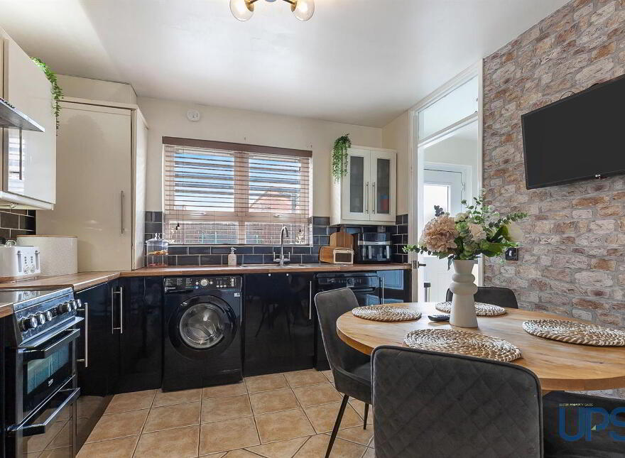 58 Beechmount Pass, Falls Road, Belfast, BT12 7NW