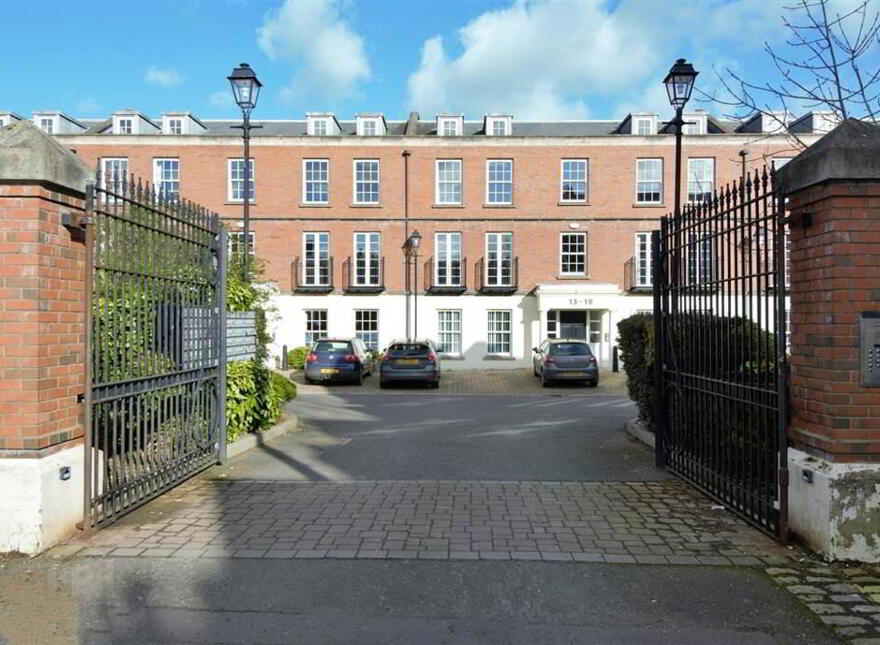 15 Rugby Square, Rugby Parade, Belfast, BT7 1PY
