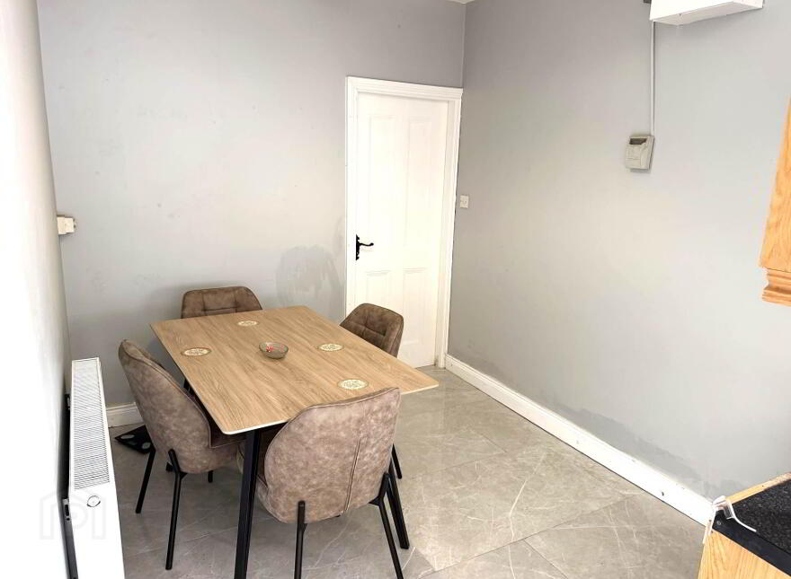 9 Sheehane, Birr Road, Roscrea, E53X820