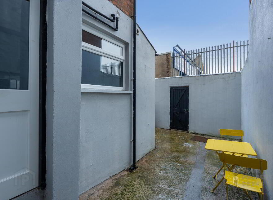 Room 2, 5 Willowbank Gardens, Belfast, BT15 5AH