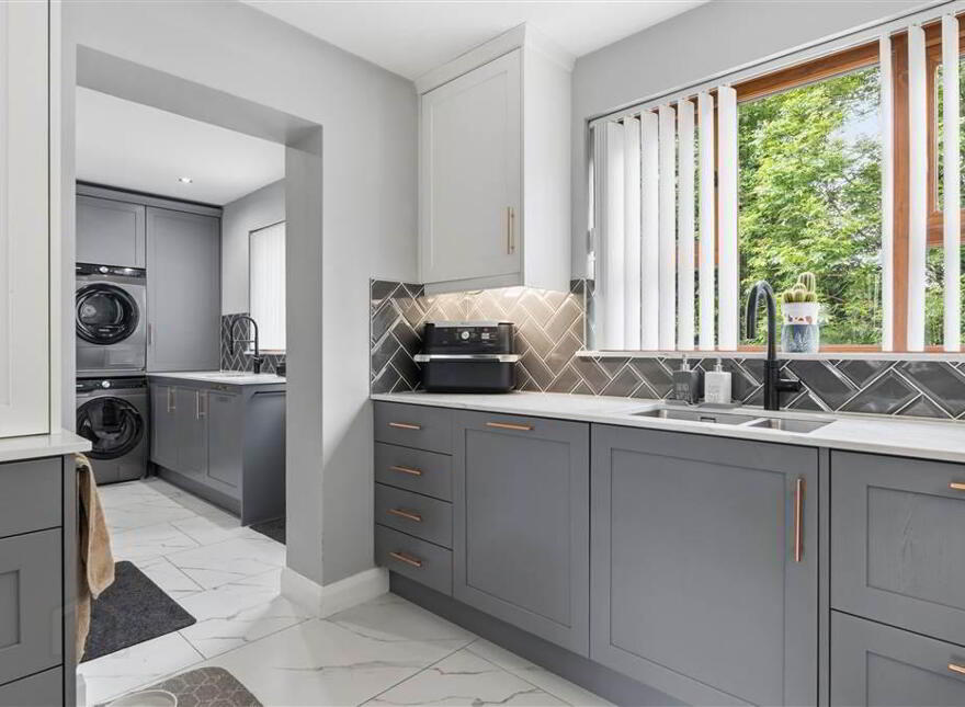 25 Mansefield Heights, Portglenone, BT44 8JR