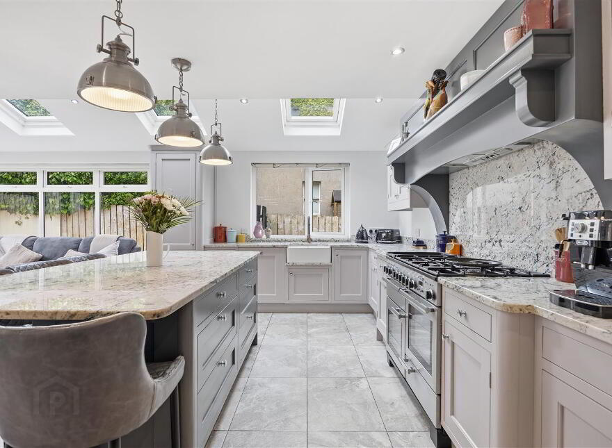 376 Cregagh Road, Upper Knockbreda, Belfast, BT6 9EY