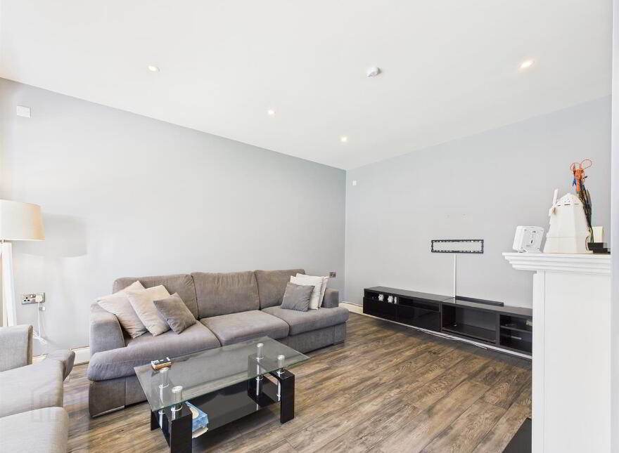 6 Bracken Hill Terrace, Ballymaconaghy Road, Belfast, BT8 6ZT