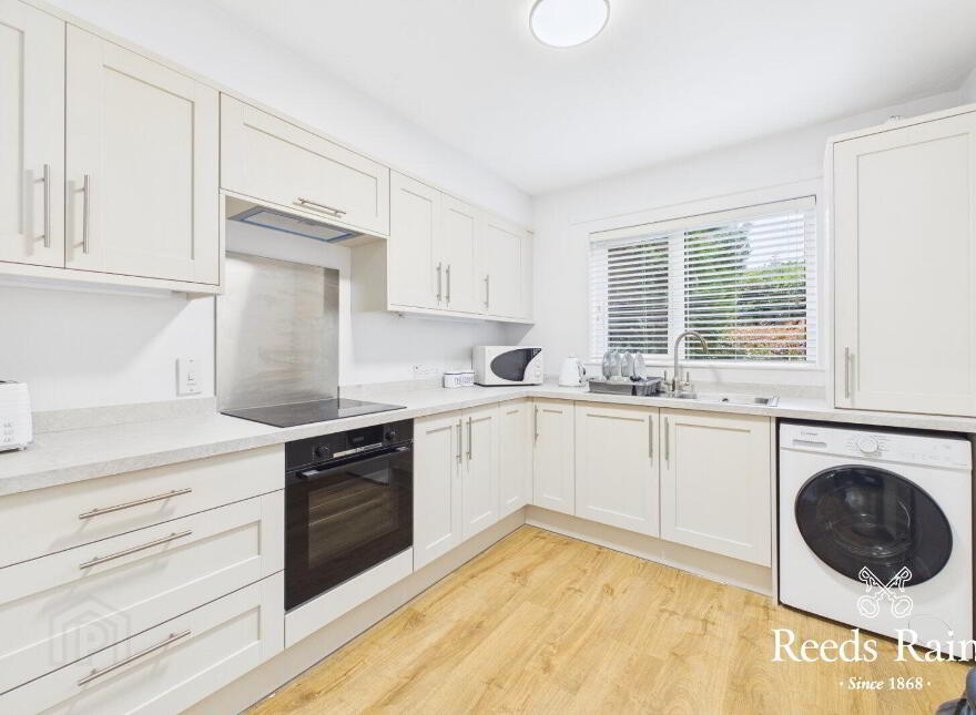 Flat 1, 64 Osborne Park, Malone, Belfast, BT9 6JP