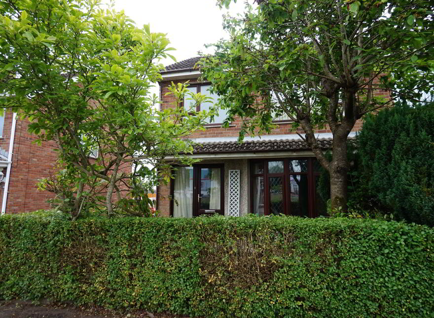 15 Beechfield Park, Lisburn, BT28 1JE