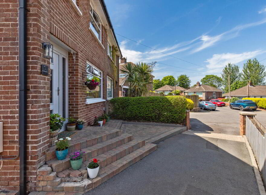 9 Wanstead Crescent, Dundonald, Belfast, BT16 2EN