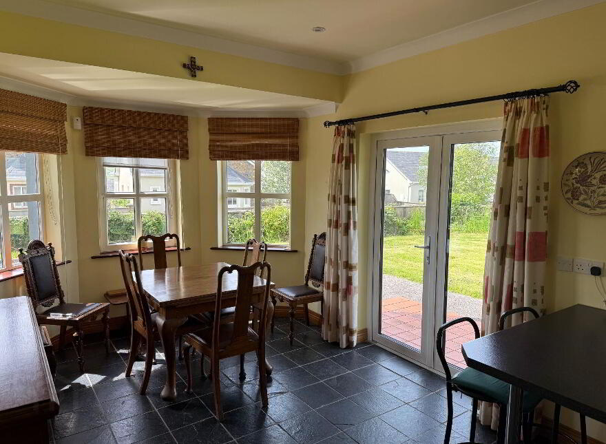 19 Ard Na Mara, Dingle, V92F578