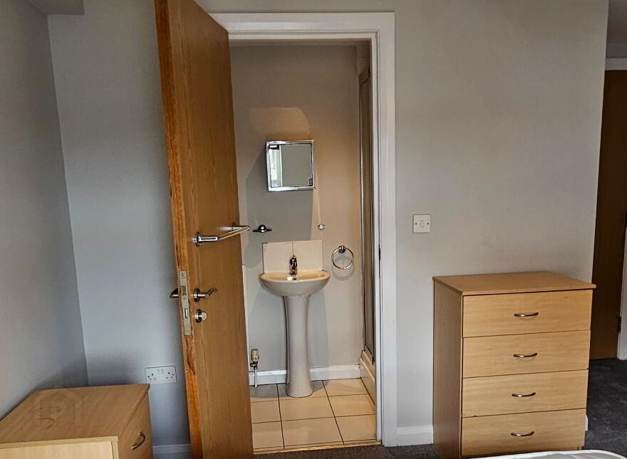 Unit 1, 1B Ravenscroft Avenue, Belfast, BT5 5BA