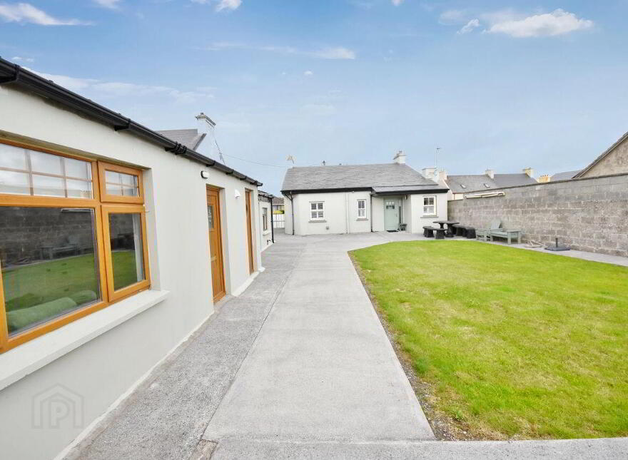 East, End, Ballybunion, V31NW13