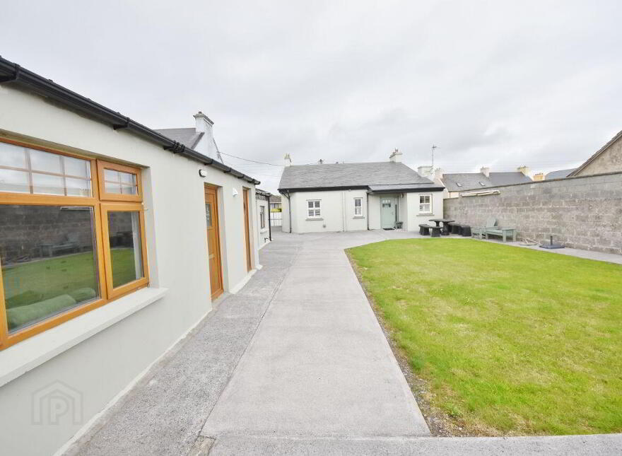 East, End, Ballybunion, V31NW13
