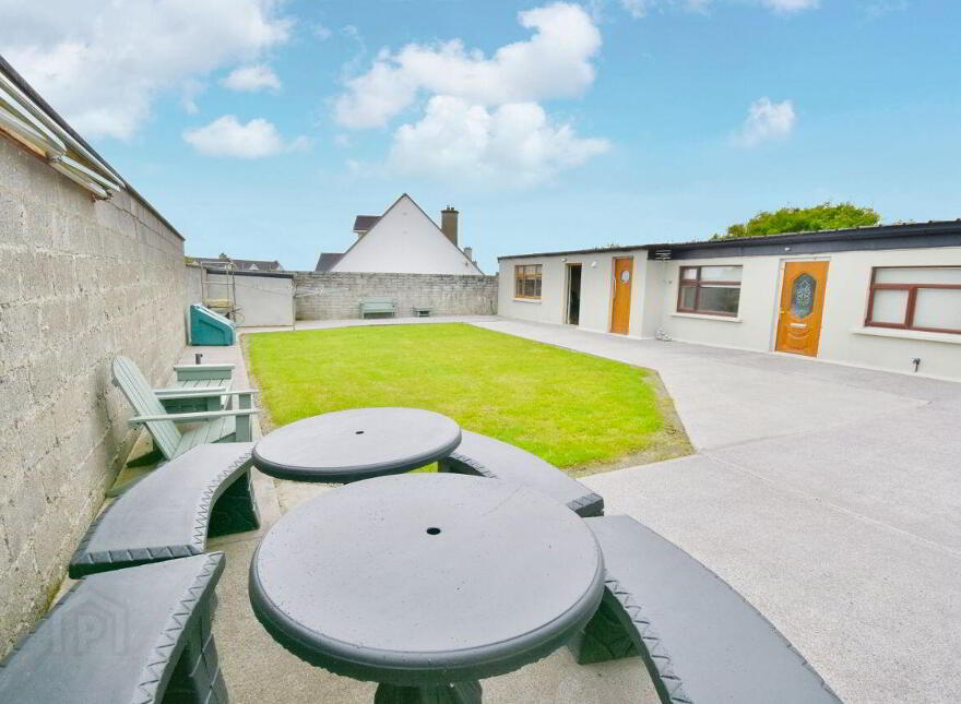 East, End, Ballybunion, V31NW13