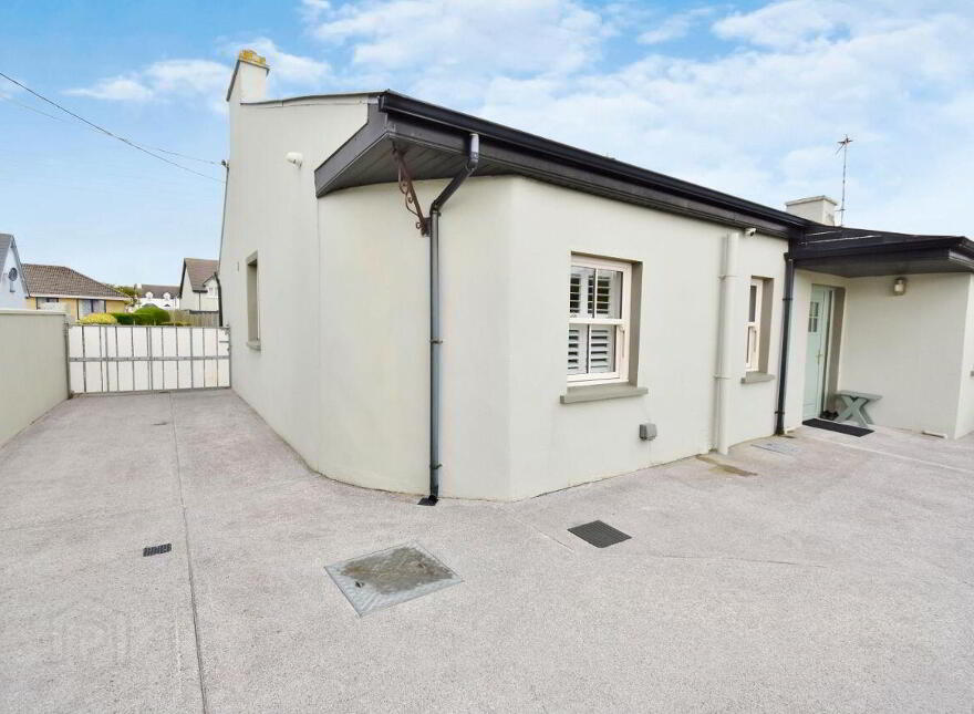 East, End, Ballybunion, V31NW13