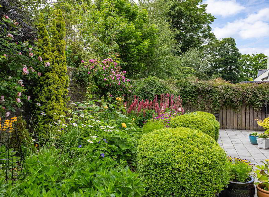 1 Ferry Quarter Gardens, Strangford, BT30 7GU