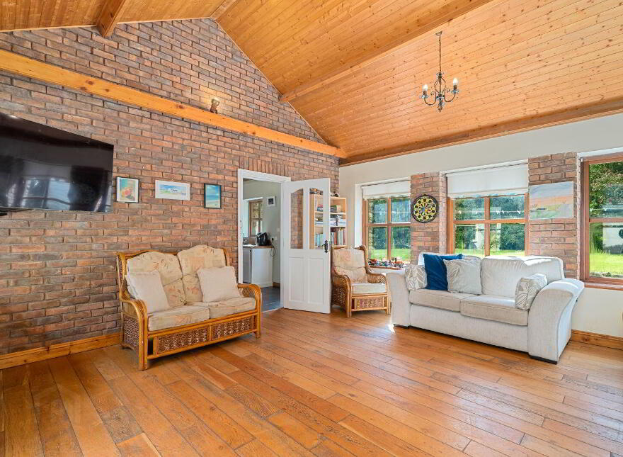 Kiseeti, Ballea Hill, Carrigaline, P43CN19