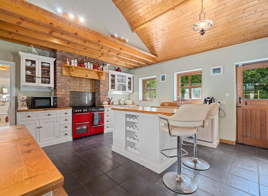 Kiseeti, Ballea Hill, Carrigaline, P43CN19