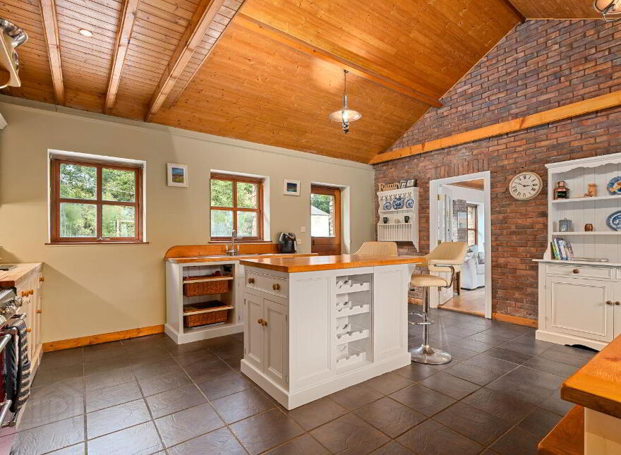 Kiseeti, Ballea Hill, Carrigaline, P43CN19